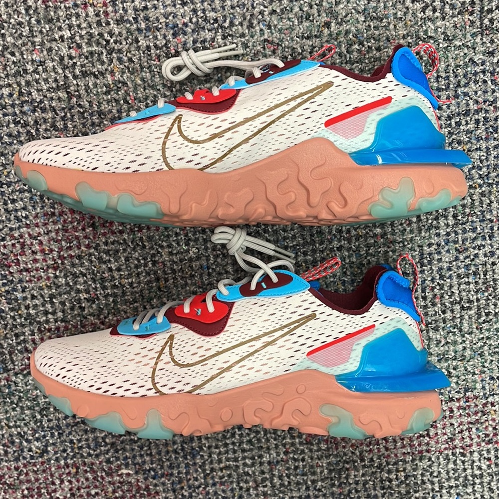 Nike - Picture 2 of 7